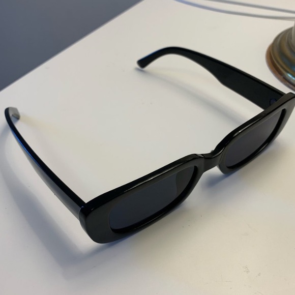 90’S INSPIRED BLACK SUNGLASSES - Picture 2 of 4